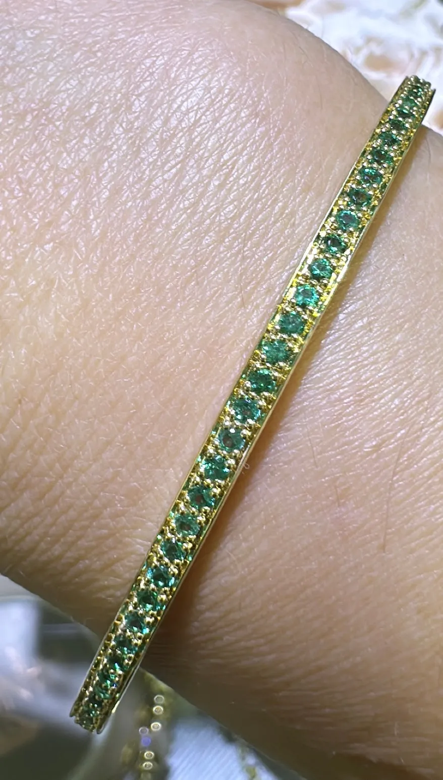 0.68ct tw Emerald Yellow Gold Bangle Bracelet