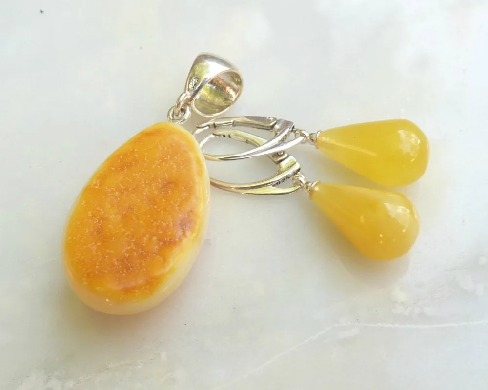 Baltic Amber Jewelry Set Butterscotch Drop Pendant and Earrings 7.9 gram 925 Silver