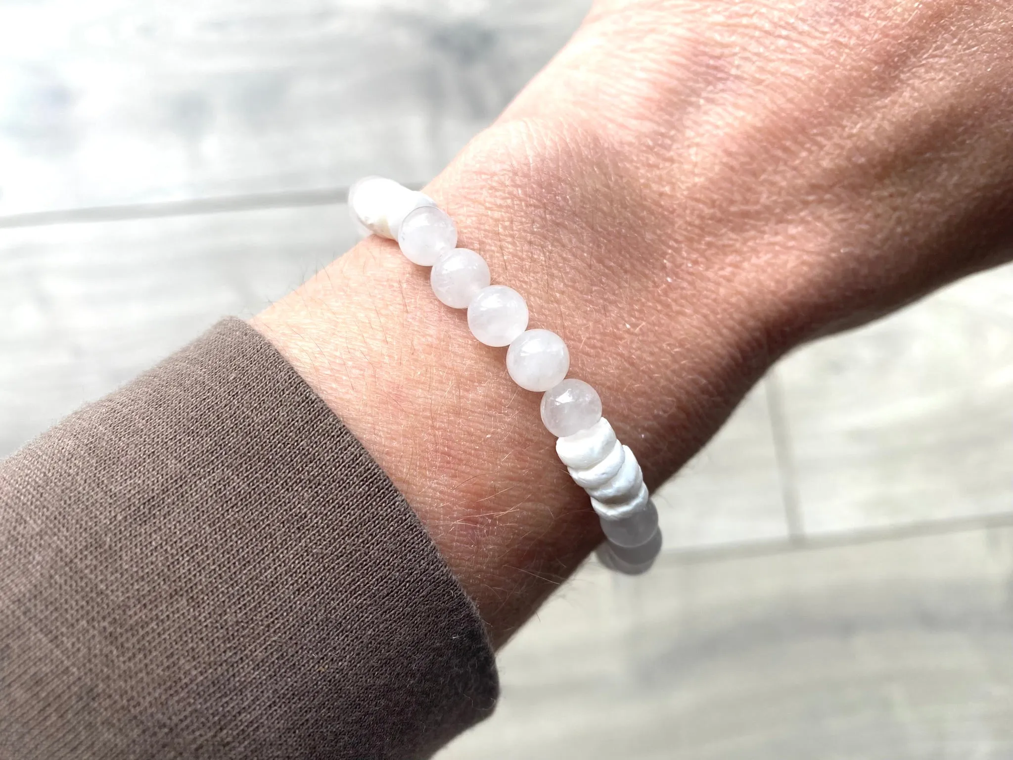 Clear Jade with Natural Shell Beaded Crystal Bracelet