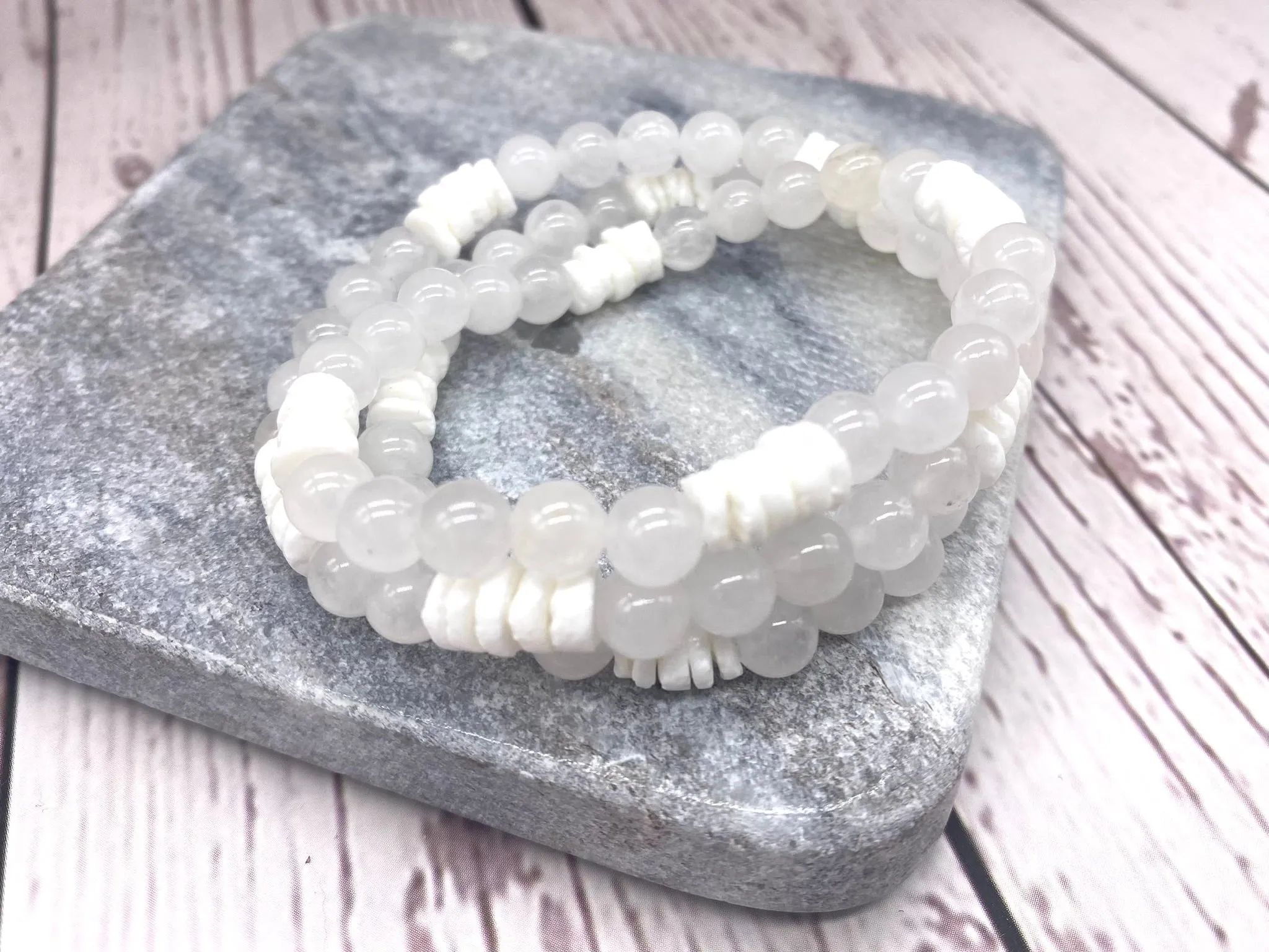 Clear Jade with Natural Shell Beaded Crystal Bracelet