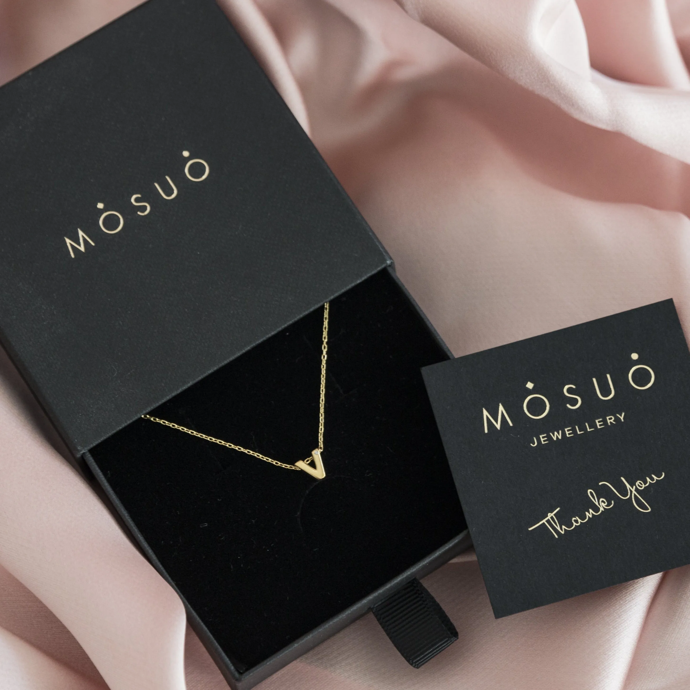 Diamond Letter Necklace "V" - 18 karat gold vermeil on sterling silver, diamond 0.01 carat