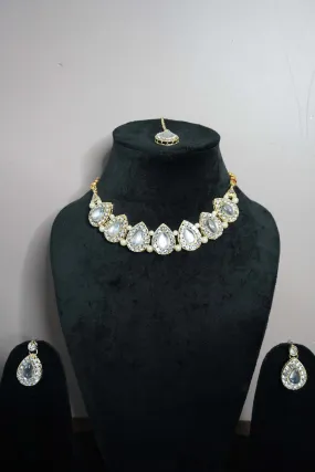 Gold Plated Diamond work Kundan Necklace with Earring & Maang Tikka