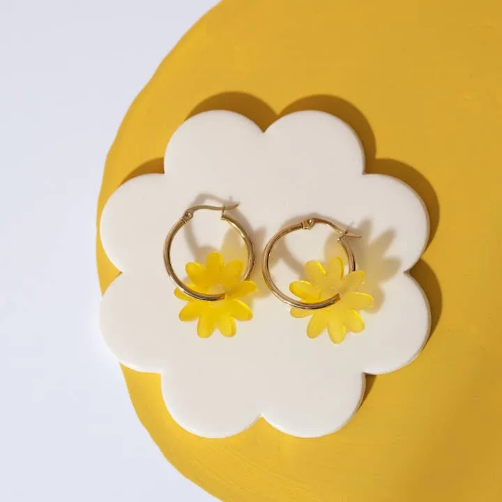 Marguerite Daisy Hoop Earrings in Frosted Amber