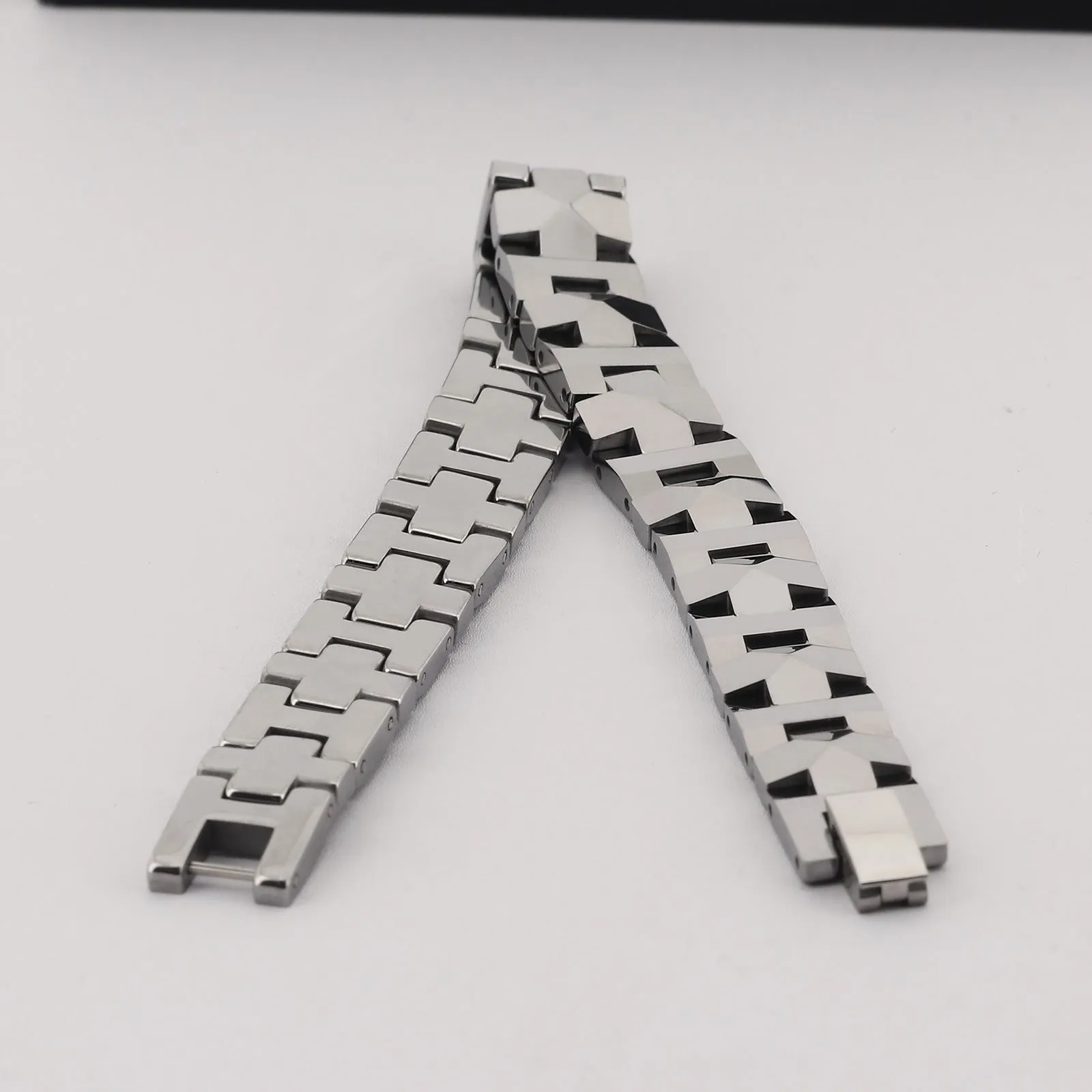 Men’s Titanium Stainless Steel Bracelet – Modern Cross-Link Design, Hypoallergenic and Durable for Everyday Wear